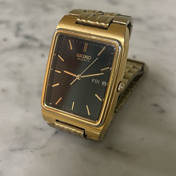 Seiko Vintage Gold-Tone Men's Rectangular Watch with Black Dial